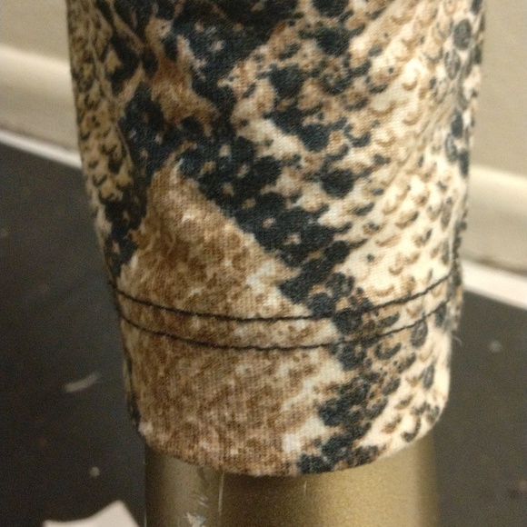 Daisy snakeskin body with open v-neck lining open breast size medium - Picture 9 of 12